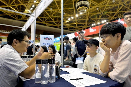 4일 현대모비스가 전국의 대학교에 찾아가 채용 정보를 공유하는 캠퍼스 리쿠르팅을 진행하고 있다. 사진=현대모비스.