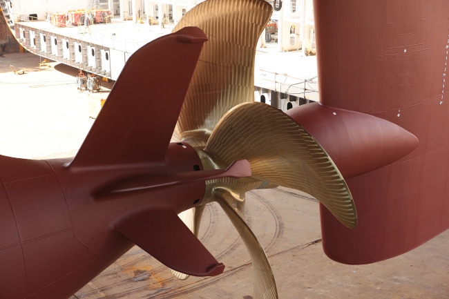 삼성중공업의 친환경 고효율 기술인 ‘삼성 ESD 패키지’가 선박에 실제 적용된 모습(왼쪽부터 세이버 스테이터, 프로펠러, 러더 벌브) .사진=삼성중공업.