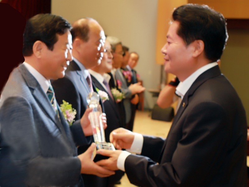 경기 화성 발안농협, 상호예수금 5000억원 달성탑 수상