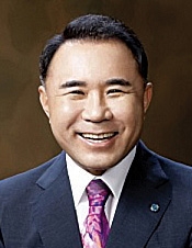 윤홍근 제너시스BBQ 회장