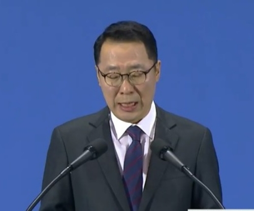 19일 오전 DDP프레스센터에서 이날 정상회담 일정을 발표하고 있는 윤영찬 청와대 국민소통수석. /사진=YTN 캡쳐