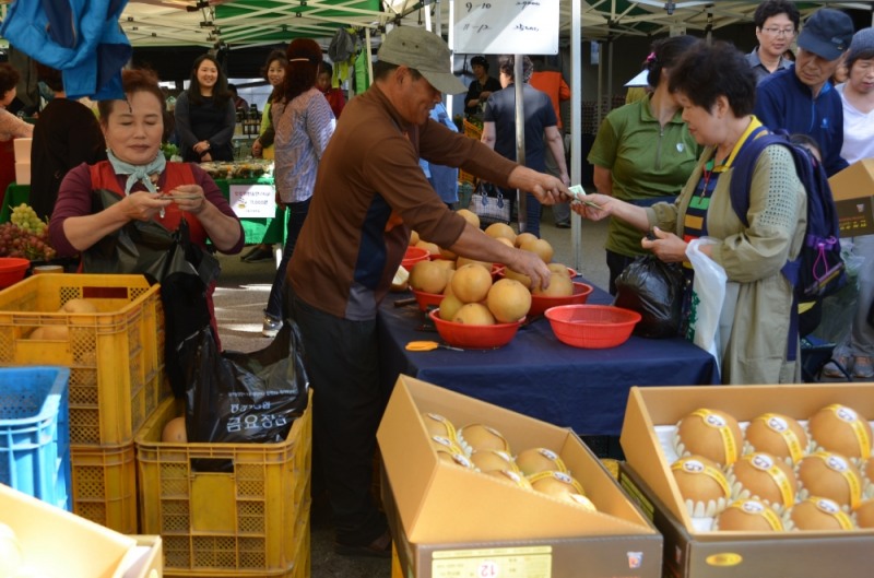 경기농협, 금요장터에서 추석맞이 농산물 특별장터 개장