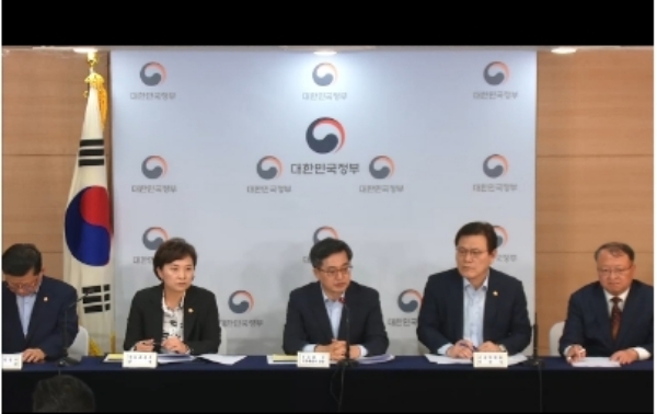 정부는 지난 13일 정부서울청사에서 관계부처 합동으로 '주택시장 안정대책'을 발표했다.