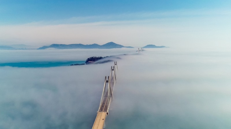 △‘제7회 MG새마을금고 사진공모전’ 최우수작품상인 해무속 거가대교의 환상적인 장면을 표현한 환상의 거가대교./사진=새마을금고중앙회