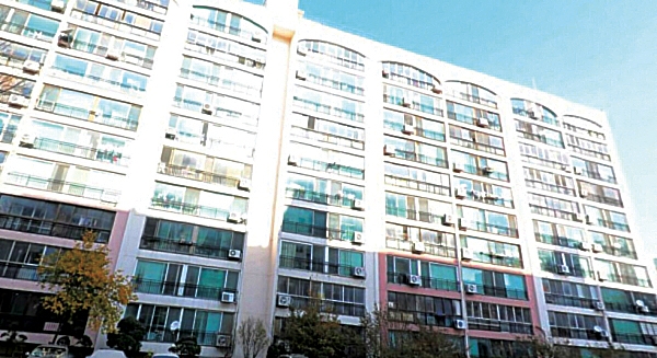 ▲ 지난해 10월 롯데건설이 시공권을 확보한 잠실 미성크로바아파트. 사진 = 다음 로드뷰