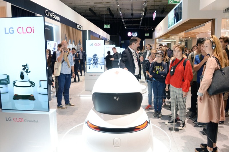 △LG전자가 선보인 다양한 ‘LG 클로이’ 로봇 제품들