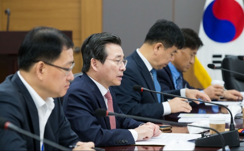 김용범 금융위원회 부위원장이 2일 서울 종로구 정부서울청사 금융위원회에서 열린 신외부감사법 시행 준비상황 점검회의에서 모두발언을 하고 있다. 사진=금융위원회