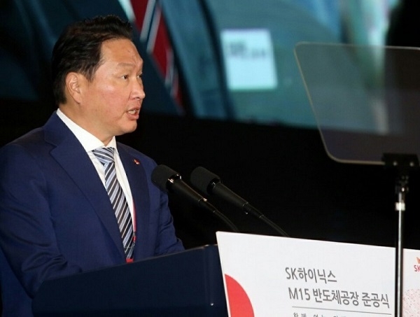 최태원 SK회장이 4일 M15 준공식에서 환영사를 하고 있다. 출처 : SK그룹.