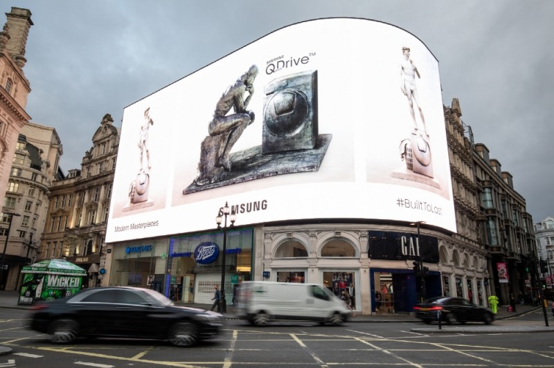 △피카딜리 서커스(Piccadilly Circus)의 옥외광고 캠페인 사진