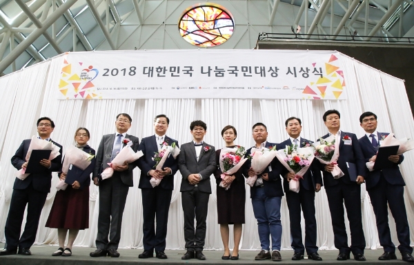 HDC현대산업개발은 16일 '2018 대한민국 나눔국민대상'에서 보건복지부 장관 표창을 수상했다. 사진=HDC현대산업개발.
