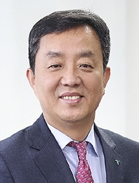 배기주 KEB하나은행 IB사업단장 겸 하나금융투자 IB그룹장(전무)는 한국금융신문과의 인터뷰에서 "현재 뉴욕·런던·싱가포르에서 운영중인 IB데스크 세 개를 허브(Hub)로 하고 권역 내 있는 지점을 스포크(Spoke)로 해서 IB 딜을 추진하려 한다"고 말했다. / 사진= 하나금융지주