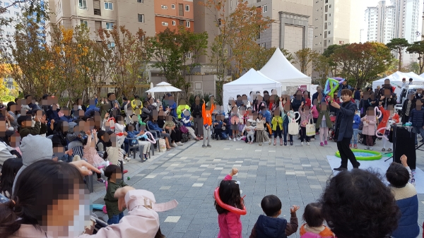 롯데건설은 지난 20일 경기도 파주 운정신도시 롯데캐슬파크타운 1~2차에서 ‘아름다운 아파트’ 사회공헌 활동을 펼쳤다. 사진=롯데건설.
