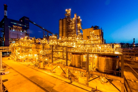 금호피앤비화학_공장야경. 사진=금호석유화학.