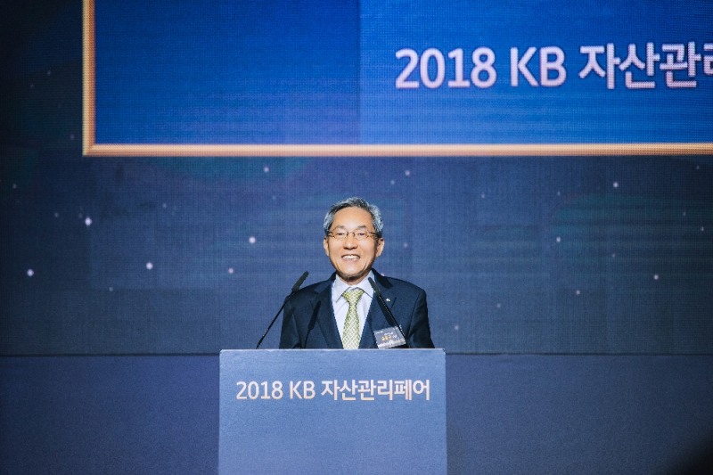 윤종규 KB금융그룹 회장이 2018 KB 자산관리 페어 행사에서 인사말을 하고 있다. / 사진= KB금융지주