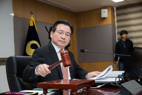 김용범 금융위원회 부위원장 겸 증권선물위원회 위원장이 31일 서울 종로구 정부서울청사 금융위원회에서 증권선물위원회 회의를 진행하고 있다. / 사진= 금융위원회(2018.10.31)