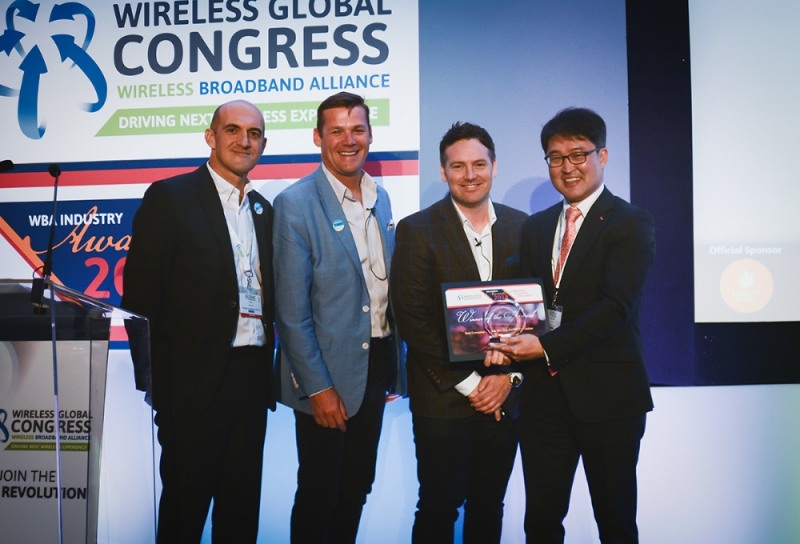 △조성민 SK텔레콤 브로드밴드테크랩 리더(가장 오른쪽)가 수상 후 기념사진을 촬영하고 있는 모습.