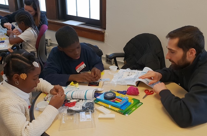 7일 미시건주 디트로이트시 Durfee공립초등학교에서 현대모비스의 주니어 공학교실 수업이 진행되고 있다. 출처=현대모비스.