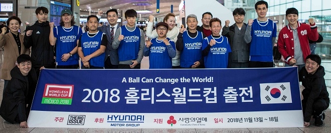 12일(현지시간) 2018 홈리스월드컵이 열리는 멕시코 멕시코시티에서 대한민국 대표팀이 기념사진을 촬영하고 있다. 출처=현대차그룹.