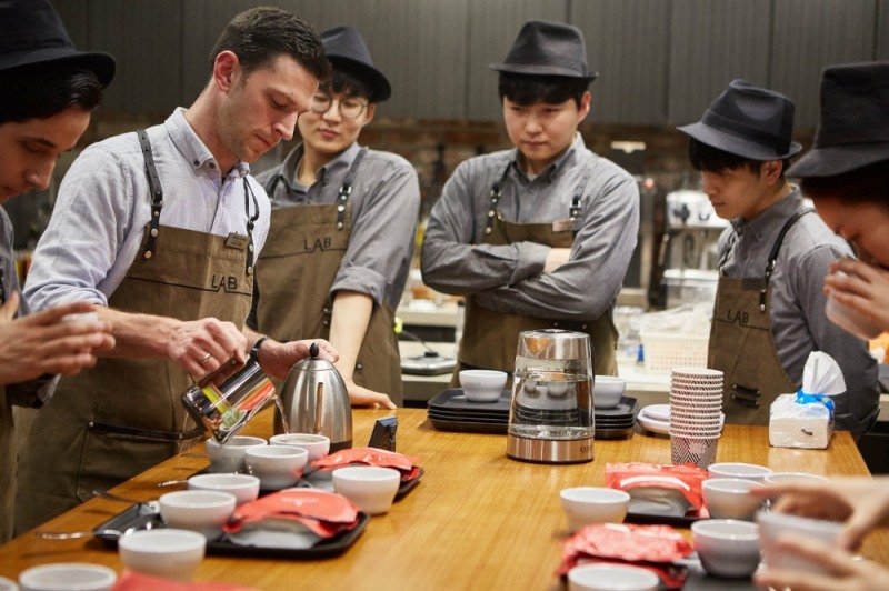 이디야커피, 세계적 바리스타 초청 커핑 클래스 열어