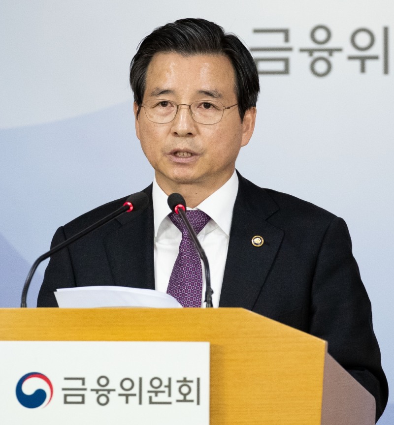 김용범 금융위 부위원장 겸 증권선물위원회 위원장이 14일 서울 종로구 정부서울청사 합동 브리핑실에서 삼성바이오로직스 관련 증권선물위원회 심의 결과를 발표하고 있다. / 사진= 금융위원회