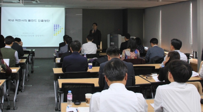 15일 여신금융연구소 주관 '여전사 해외 진출 전략 세미나'에서 서지용 상명대 경영학부 교수가 '국내 여전사의 폴란드 진출 방안'을 설명하고 있다. / 사진 = 여신금융협회