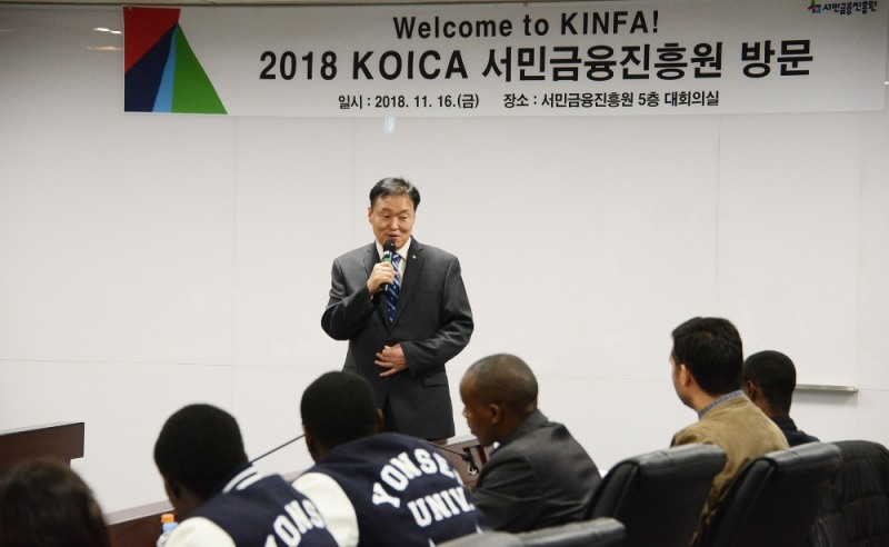 △이계문 서민금융진흥원장이 연세대 정경·창업대학원 KOICA-연세대 석사과정 개도국 공무원에 서민금융 노하우를 전파하고 있다./사진=서민금융진흥원