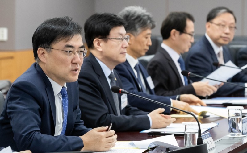 손병두 금융위원회 사무처장이 19일 오전 서울 종로구 정부서울청사 금융위원회에서 열린 전 금융권 가계부채관리 점검회의에서 모두발언을 하고 있다. / 사진= 금융위원회