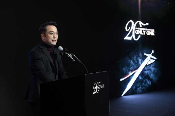 △김택진 엔씨소프트 대표가 29일 열린 리니지 서비스 20주년 미디어 간담회 ‘ONLY ONE’에서 인사말을 하고 있다/사진=엔씨소프트