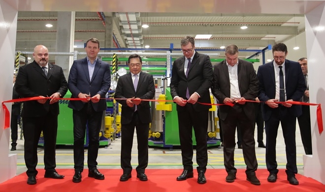 구자열 LS그룹 회장(왼쪽 세번째)과 부치치 세르비아 대통령(왼쪽 네번째)이 30일 세르비아에서 개최된 SPSX 신규 전선 공장 준공식에 참여했다. 출처=LS그룹.