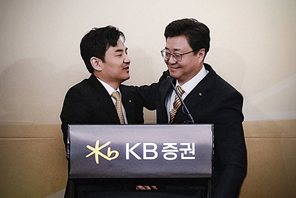 ▲ 윤경은·전병조 KB증권 각자 대표. 사진 = KB증권