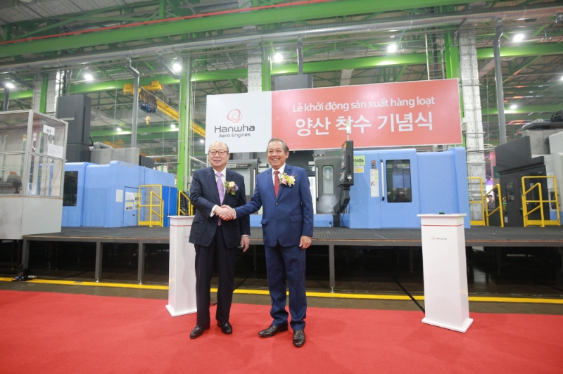 김승연 한화그룹 회장(왼쪽), 응우옌 쑤언 푹 베트남 총리. 출처=한화그룹