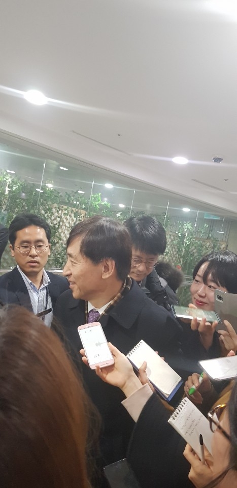 이주열 "美 금리정상화 속도 조절 암시..각국 통화정책 운용 여유 생길 듯"