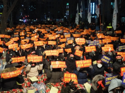 26일 KB국민은행 여의도본점 앞에서 열린 KB국민은행지부 서울 수도권지역 집회. / 사진출처= 전국금융산업노동조합 (2018.12.26 / KB국민은행 여의도본점 앞)