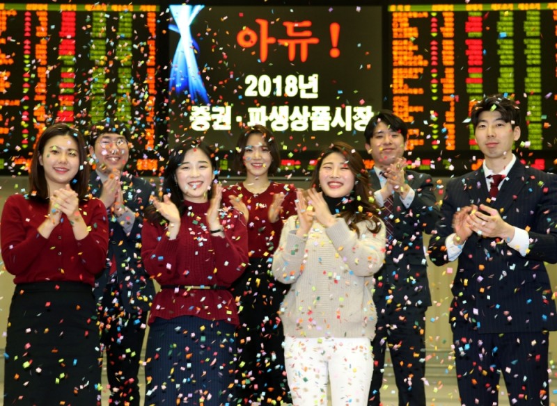 코스피 종가 2년만에 2100선 내줘…외국인 3년만에 순매도 전환