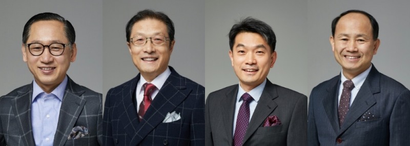 (왼쪽부터) 최종양 신임 이랜드리테일 부회장, 김일규 신임 이랜드월드 부회장, 이은홍 신임 사장, 김현수 신임 사장. /사진제공=이랜드