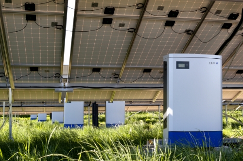 태양광발전소에 설치한 KACO new energy 인버터 제품 (사진=OCI)