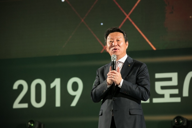 최윤 아프로서비스그룹 회장이 지난 19일 열린 아프로서비스그룹 경영전략회의에서 발표를 하고 있다. / 사진 = 아프로서비스그룹