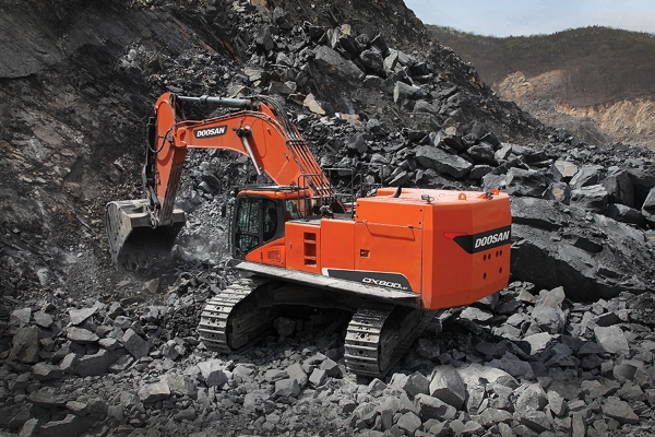 두산인프라코어의 초대형 굴삭기 DX800 (사진=두산인프라코어)