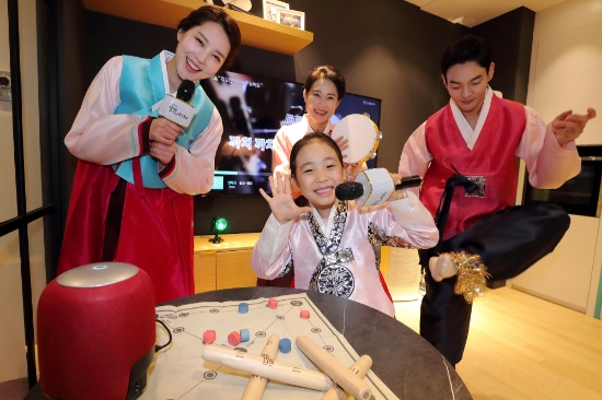 △KT가 국내 노래방 점유율 1위 금영엔터테인먼트와 ‘기가지니 금영노래방 서비스’를 출시했다/사진=KT