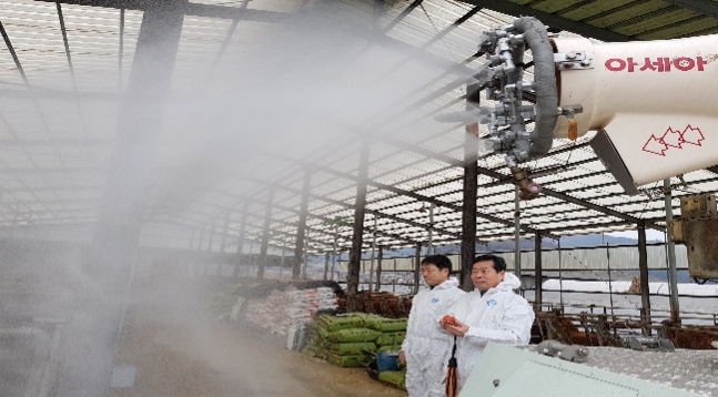 함용문 농협 강원본부장 사진 우측.