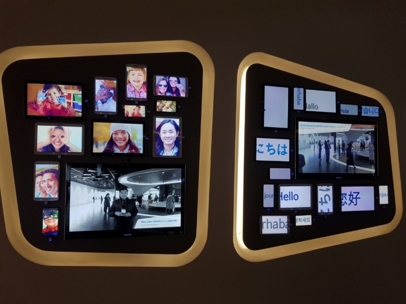 △피사체의 미소를 인식하여 사진을 촬영하는 벽걸이용 디지털 사이니지/사진=오승혁 기자