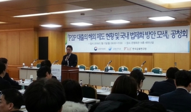 민병두 국회 정무위원장이 이날 오전 서울 은행회관 P2P대출 법제화 공청회에서 축사를 하고 있다. / 사진 = 유선희 기자