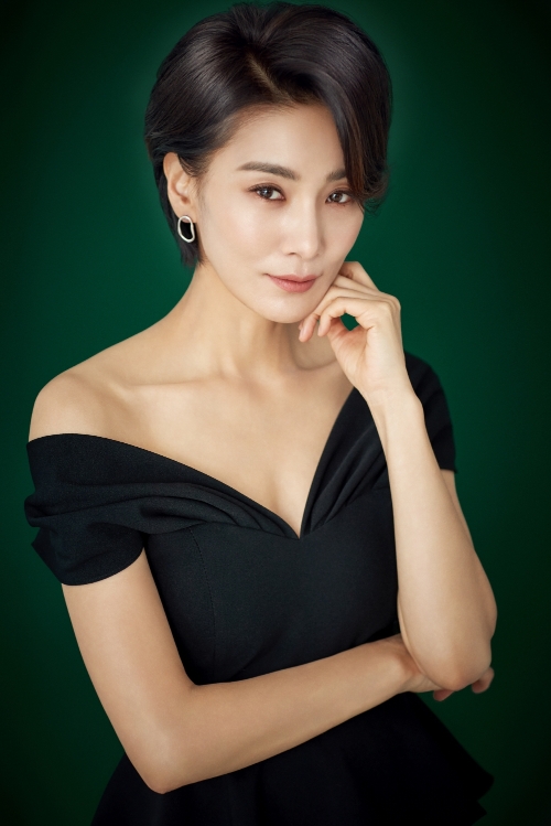 르네휘테르, SKY캐슬 김서형 모델 발탁