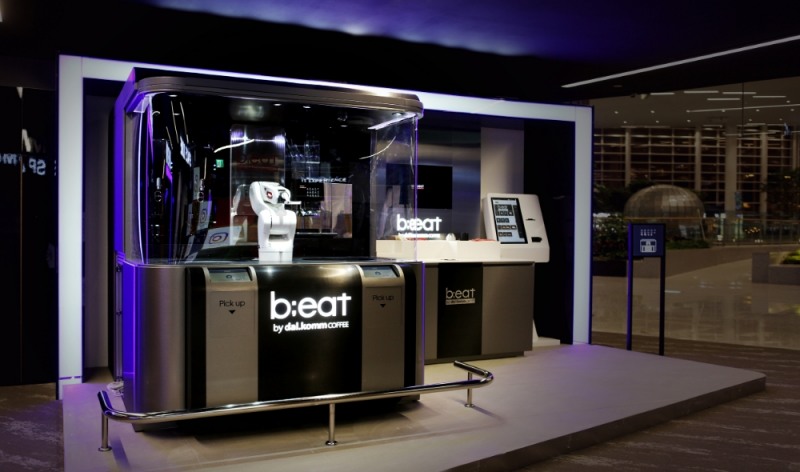 △인천공항에 설치되어 있는 무인 로봇카페 비트의 모습/사진=KT