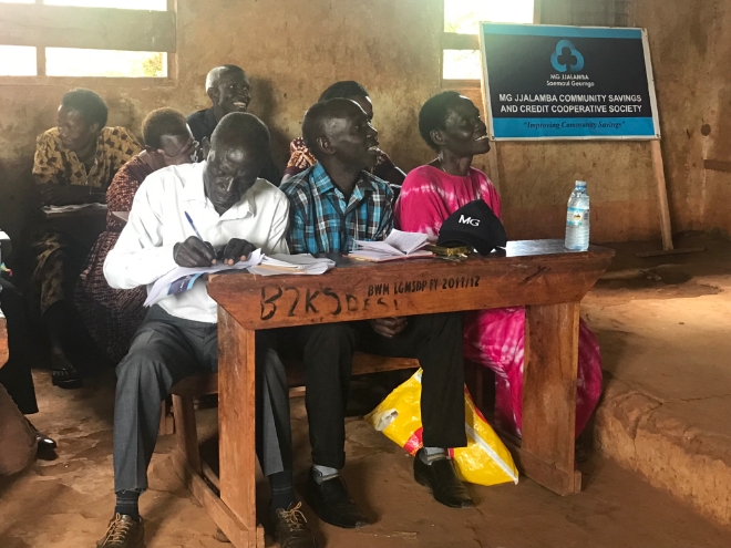 우간다 짤람바 MG새마을금고 회원들이 새마을금고 저축 활성화 교육을 받고 있다. / 사진 = 새마을금고중앙회