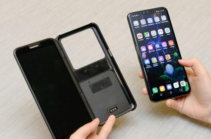 △착탈식 듀얼 스크린을 적용한 LG전자 V50 씽큐 5G의 모습/사진=LG전자