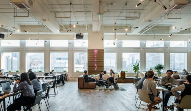 △공유오피스 기업 위워크 을지로 점의 라운지 풍경/사진=위워크