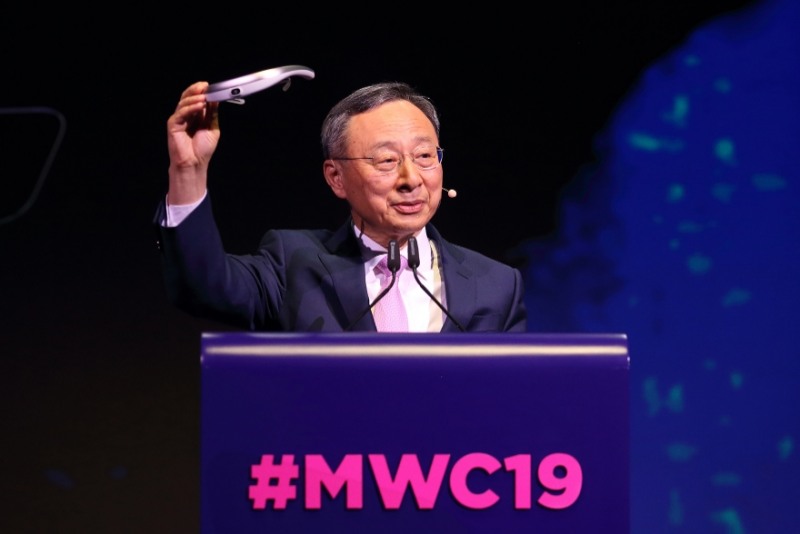 △황창규 KT 회장이 MWC 2019에서 연설을 하고 있다/사진=KT
