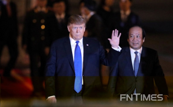 도널드 트럼프 미국 대통령이 26일(현지시각) 2차 북미정상회담에 참석하기 위해 베트남 하노이에 도착했다. [사진=로이터 뉴스핌]