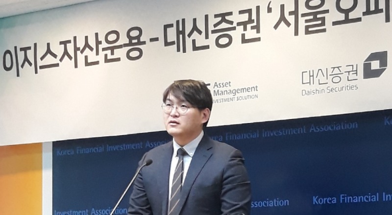 ▲이지스자산운용 류강민 리서치센터장이 28일 금융투자협회에서 '이지스-대신 서울 오피스 매매지수'를 발표하고 있다. /사진 홍승빈 기자